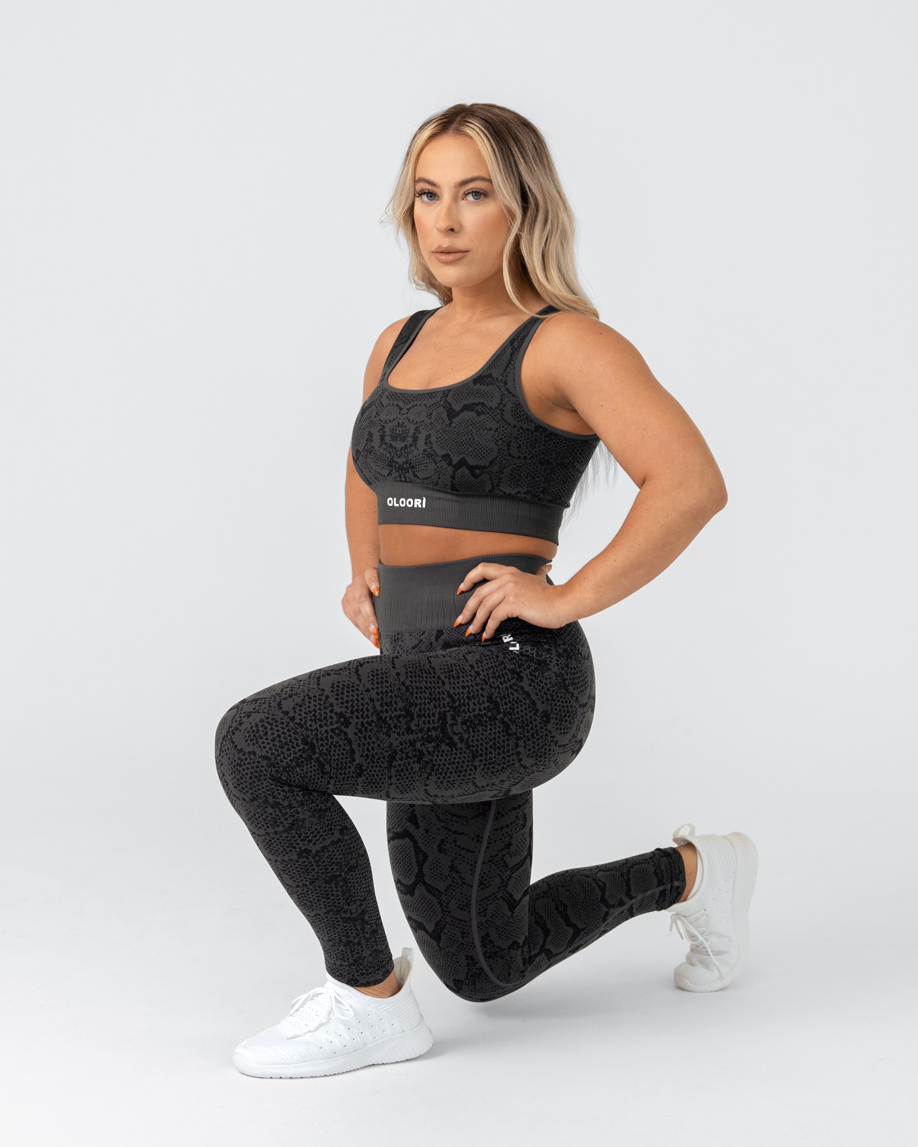 Majestic Seamless Leggings | Charcoal